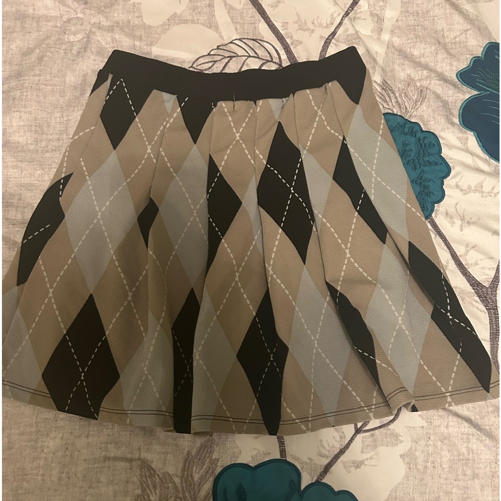 Skirt and crop top from almost famous.Medium, grey brown black pattern